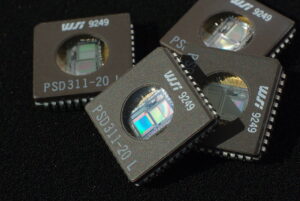 Windows 11 Task Manager memory panel beside a comparison of 8GB, 16GB, 32GB and 64GB RAM capacities.